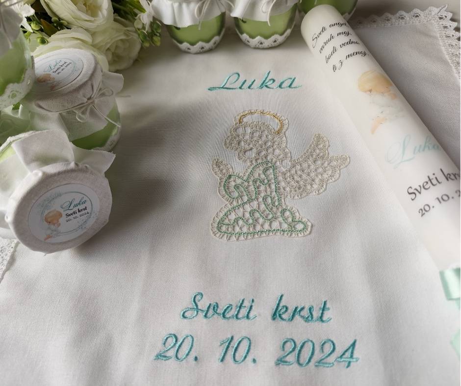 Komplet krstne sveče in krstnega prtička s klekljanim angelčkom - slika 7