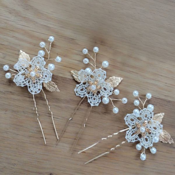 Lasnica s klekljano rožico in listki