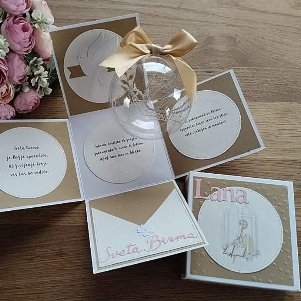 Darilo za birmo - darilna škatlica s klekljanim golobčkom