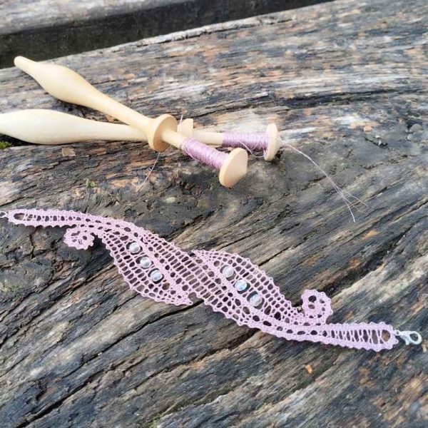 Zapestnica s klekljano čipko