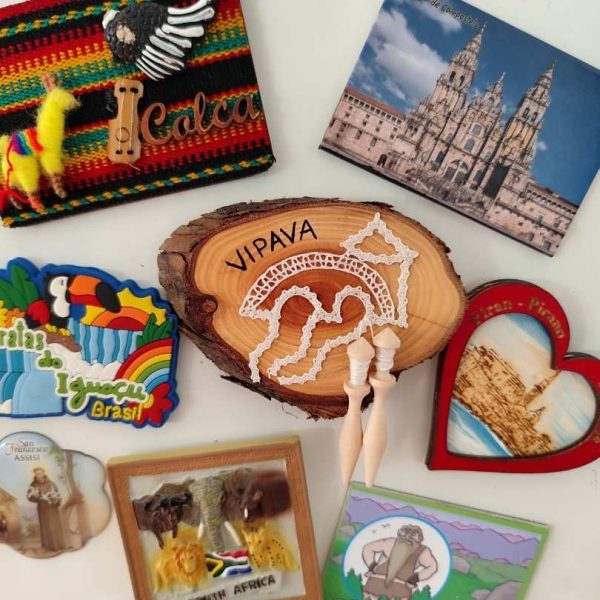 Ročno izdelan magnetek s slovensko klekljano čipko