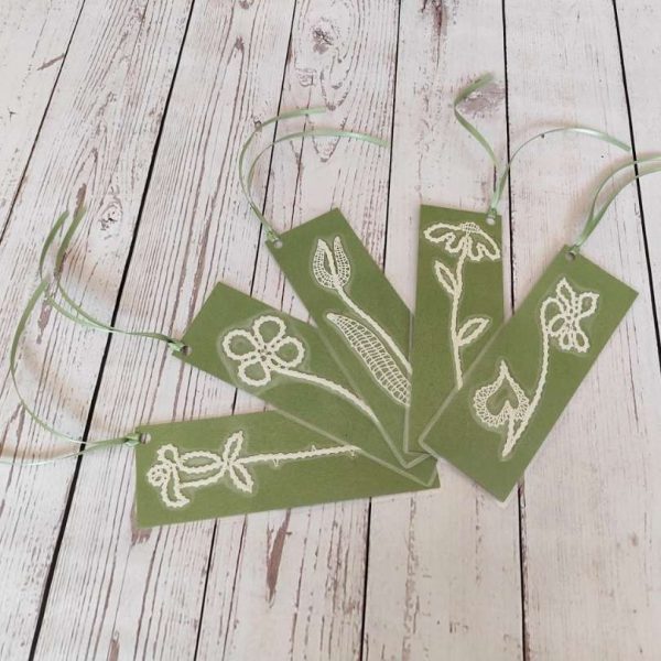 Unikatno knjižno kazalo s klekljano čipko